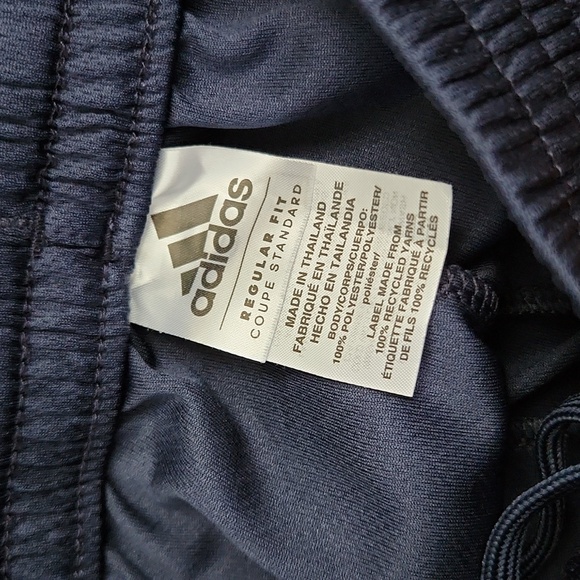 Adidas regular fit coupe standard shorts, size small (8) - Picture 13 of 16